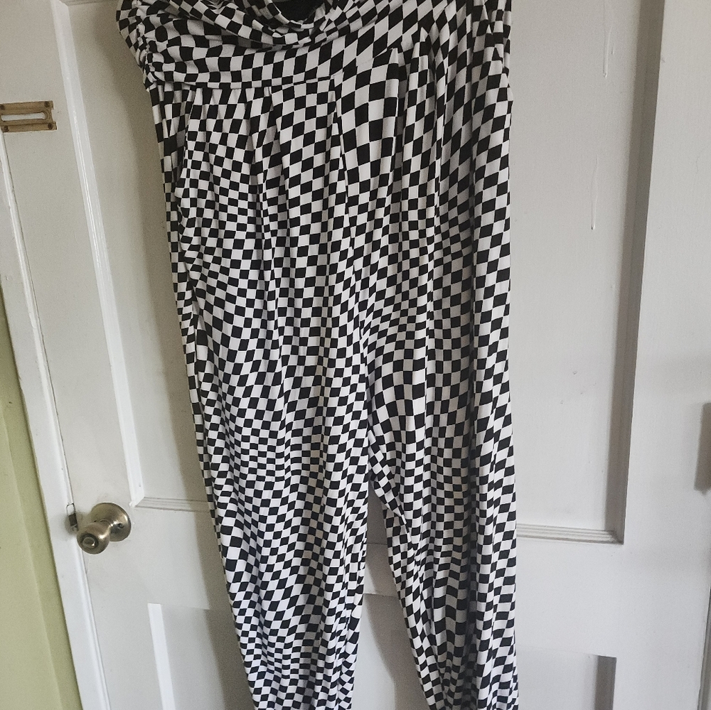 Sleeveless comfy cotton jumpsuit with side pockets